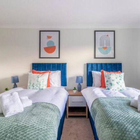 Trendy Sea View 2 Bedroom Sleeps 6 - Free Parking ボーンマス エクステリア 写真
