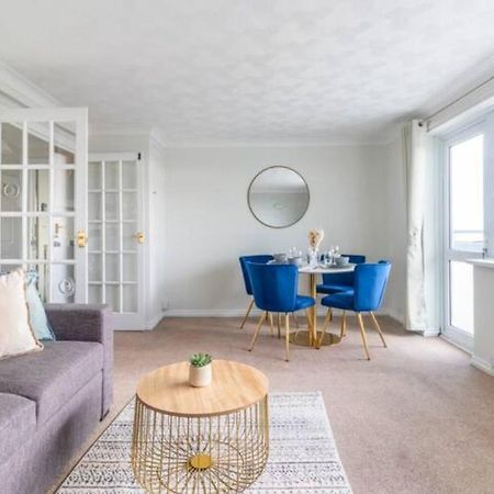 Trendy Sea View 2 Bedroom Sleeps 6 - Free Parking ボーンマス エクステリア 写真