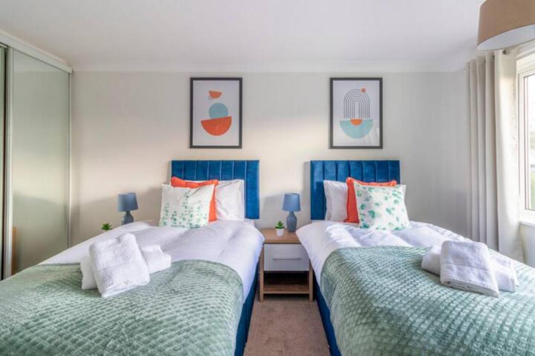 Trendy Sea View 2 Bedroom Sleeps 6 - Free Parking ボーンマス エクステリア 写真