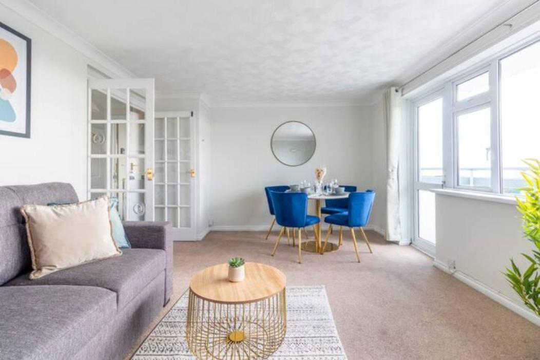Trendy Sea View 2 Bedroom Sleeps 6 - Free Parking ボーンマス エクステリア 写真