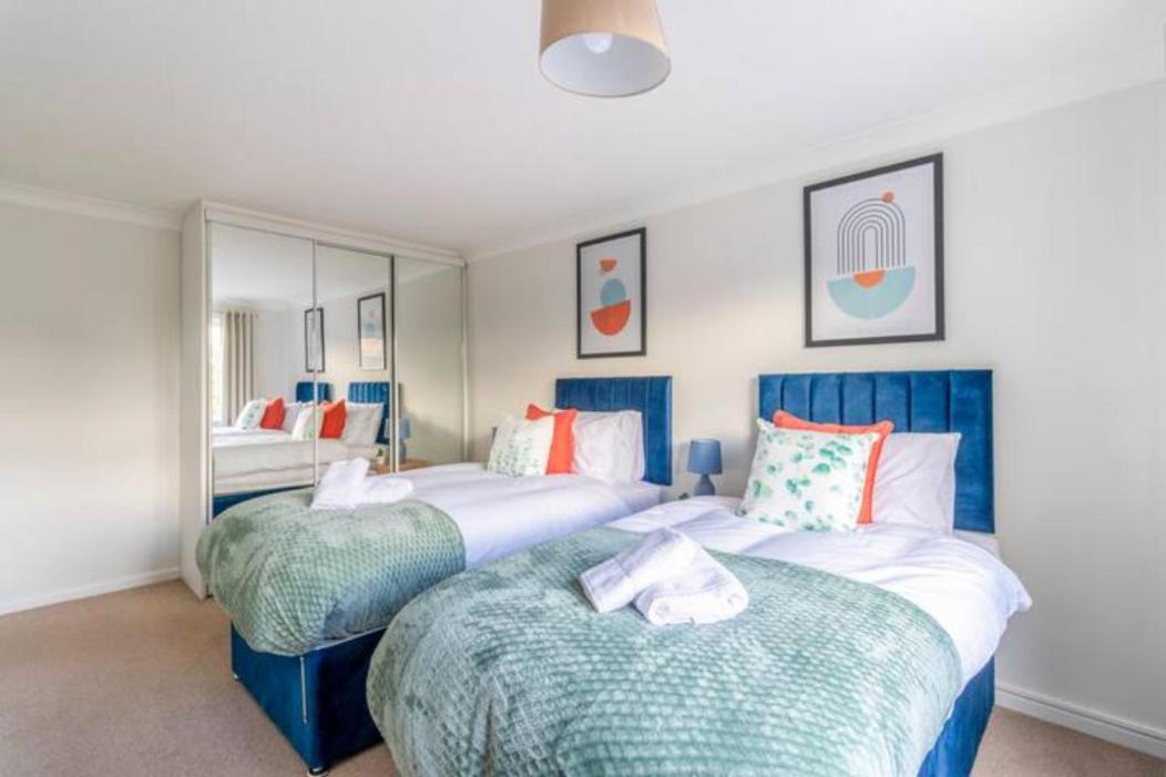 Trendy Sea View 2 Bedroom Sleeps 6 - Free Parking ボーンマス エクステリア 写真