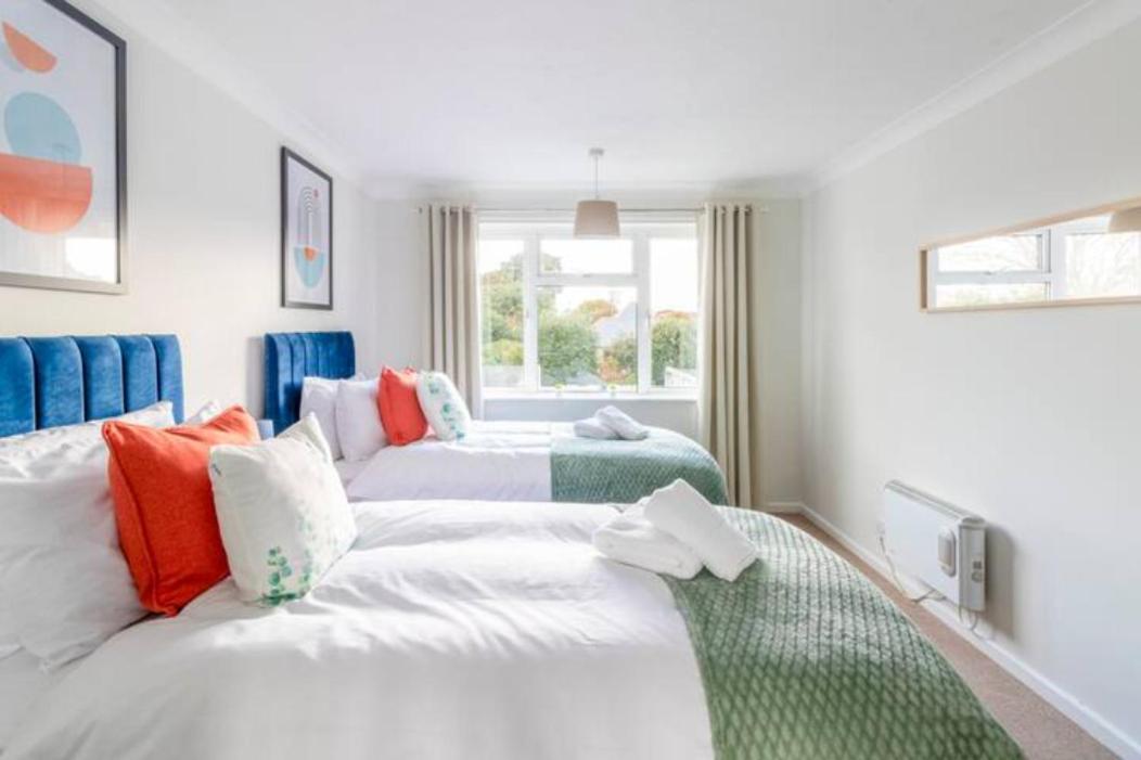 Trendy Sea View 2 Bedroom Sleeps 6 - Free Parking ボーンマス エクステリア 写真