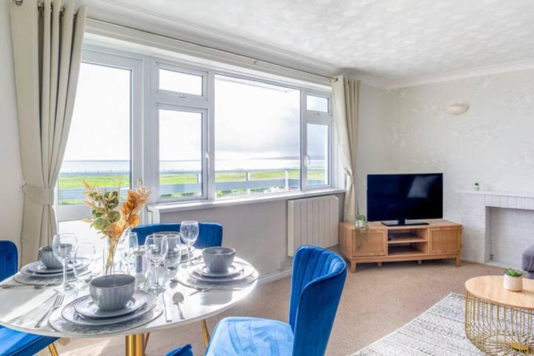 Trendy Sea View 2 Bedroom Sleeps 6 - Free Parking ボーンマス エクステリア 写真