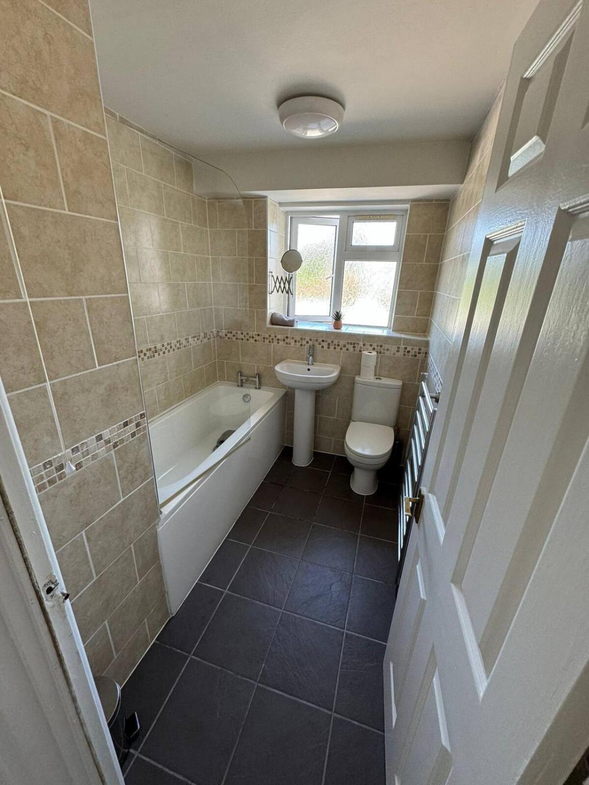 Trendy Sea View 2 Bedroom Sleeps 6 - Free Parking ボーンマス エクステリア 写真